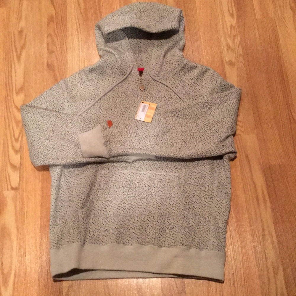 NWT Undr crwn elephant stampede hoodie